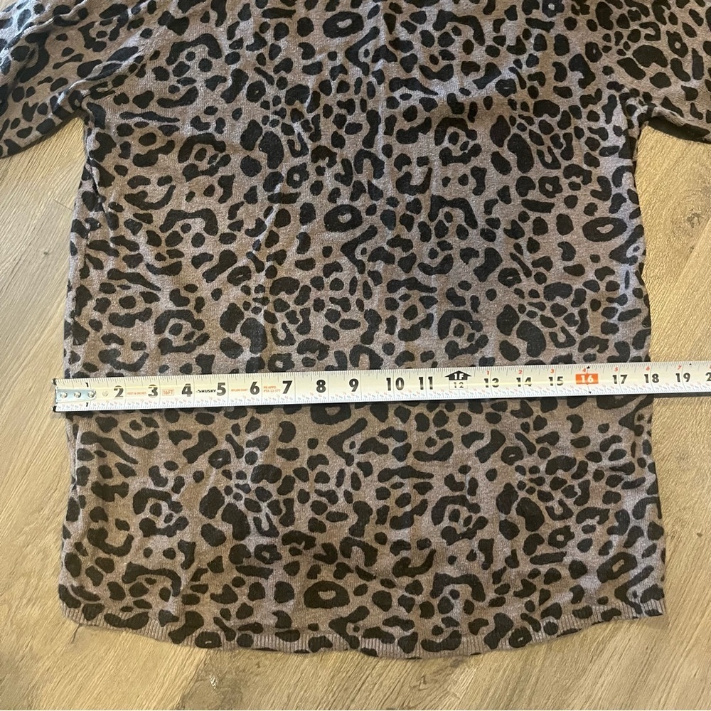Old Navy Leopard Print Sweater Size Medium - Picture 6 of 6